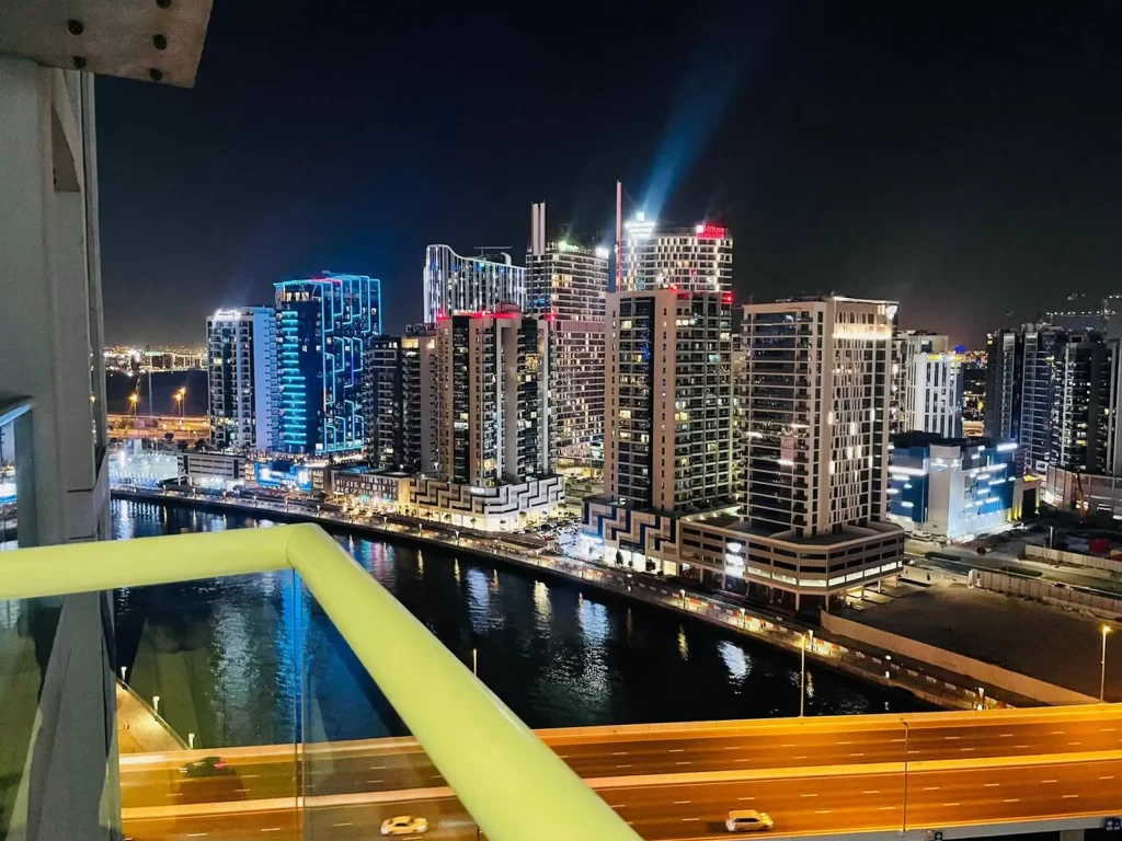 Vserve Stylish Suite 1 BR with Burj and Canal view